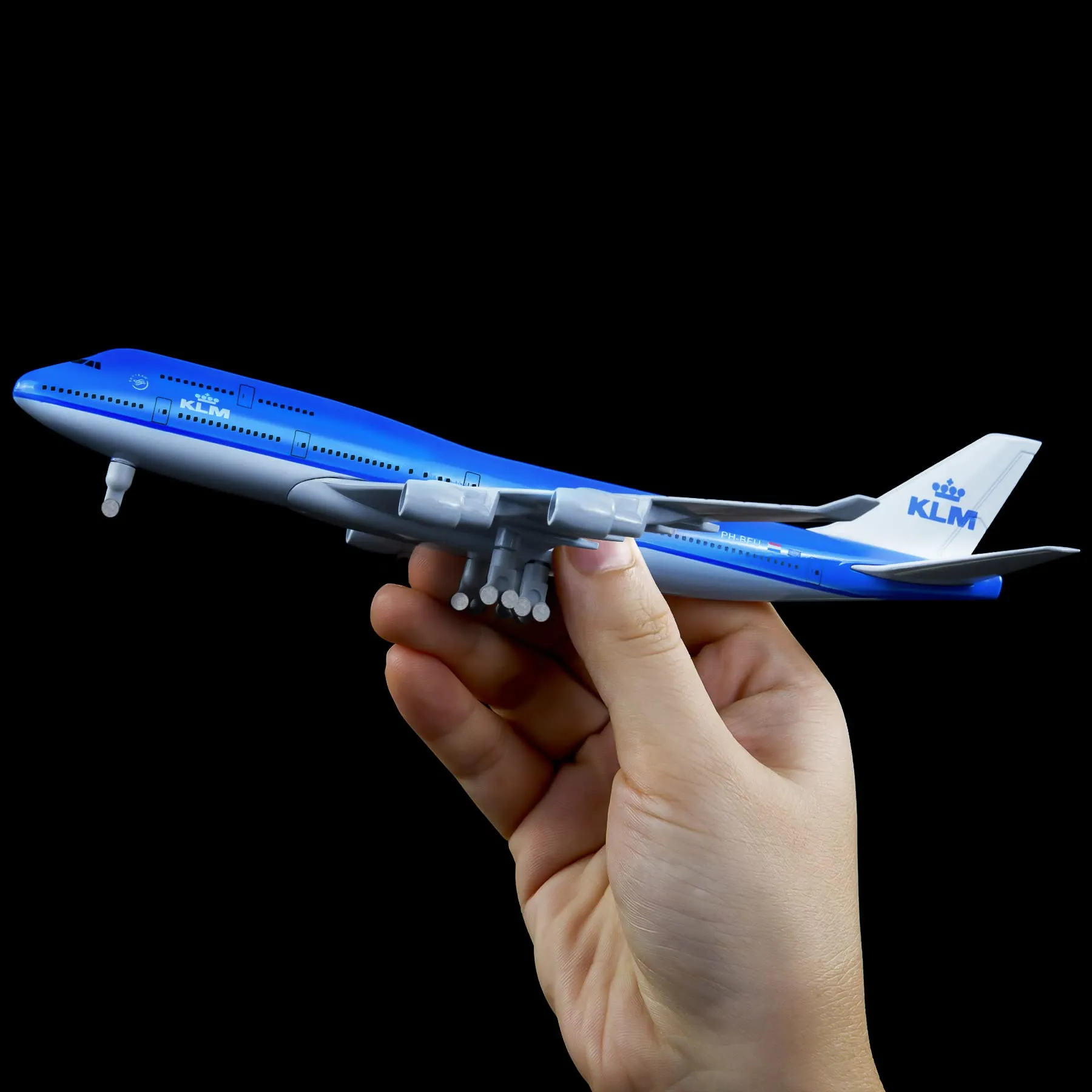 /img/50033-diecast-airplane-display.webp