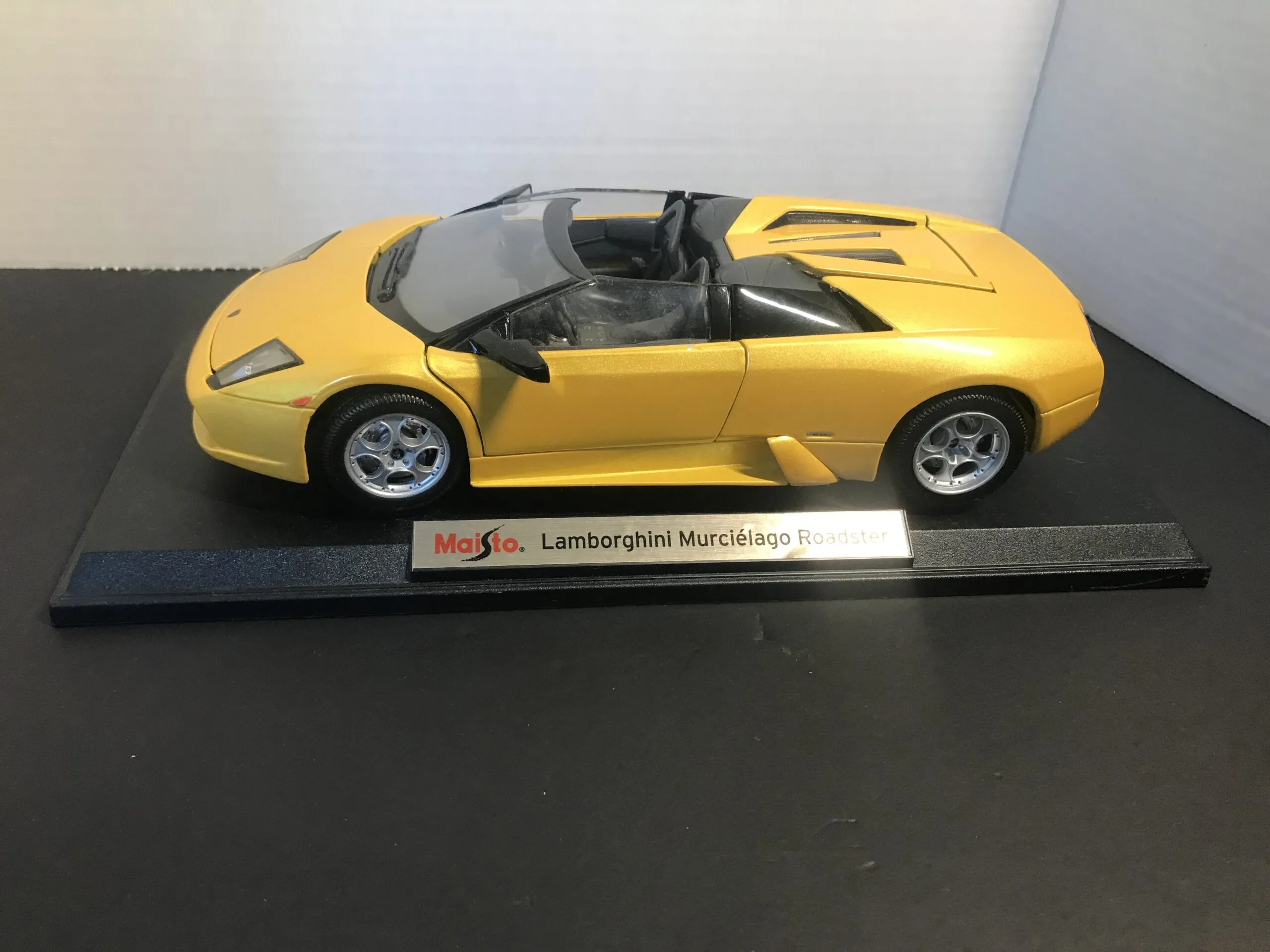 50092 diecast murcielago materials