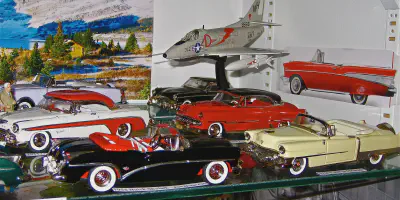 /img/50110-diecast-airplane-shelf.webp