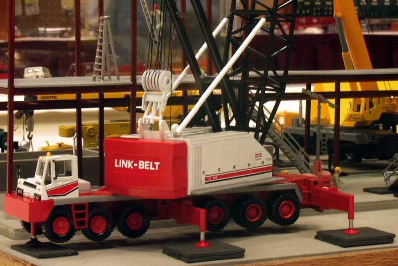 /img/50111-link-belt-crane-models-collector-corner.webp