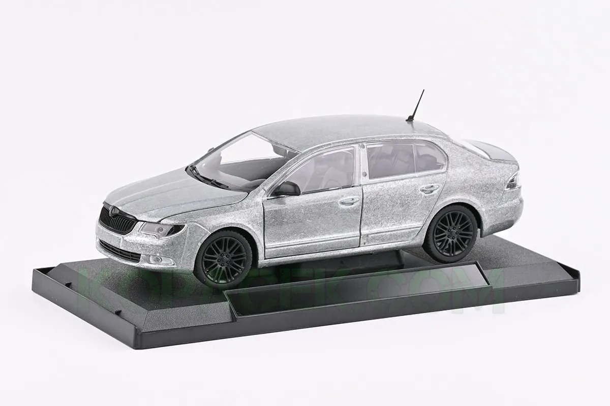 50138 skoda superb diecast model 5