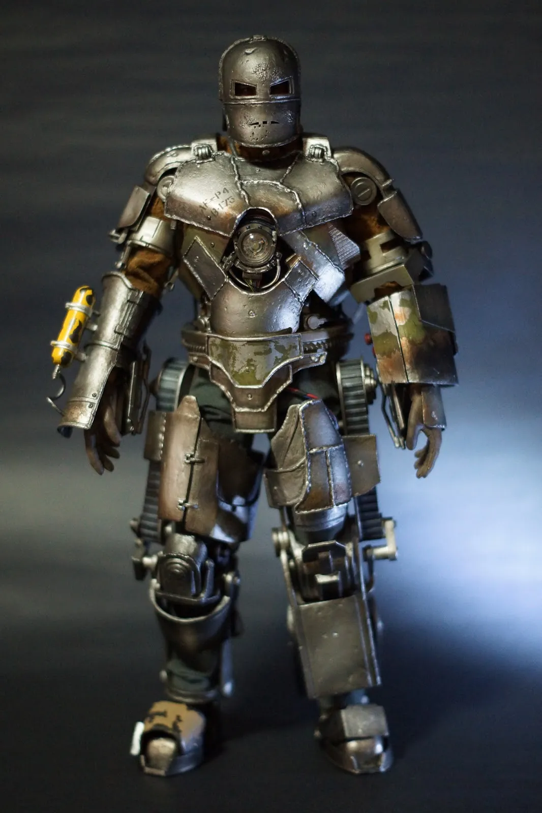 50208 iron man mark 1 hot toys diecast display
