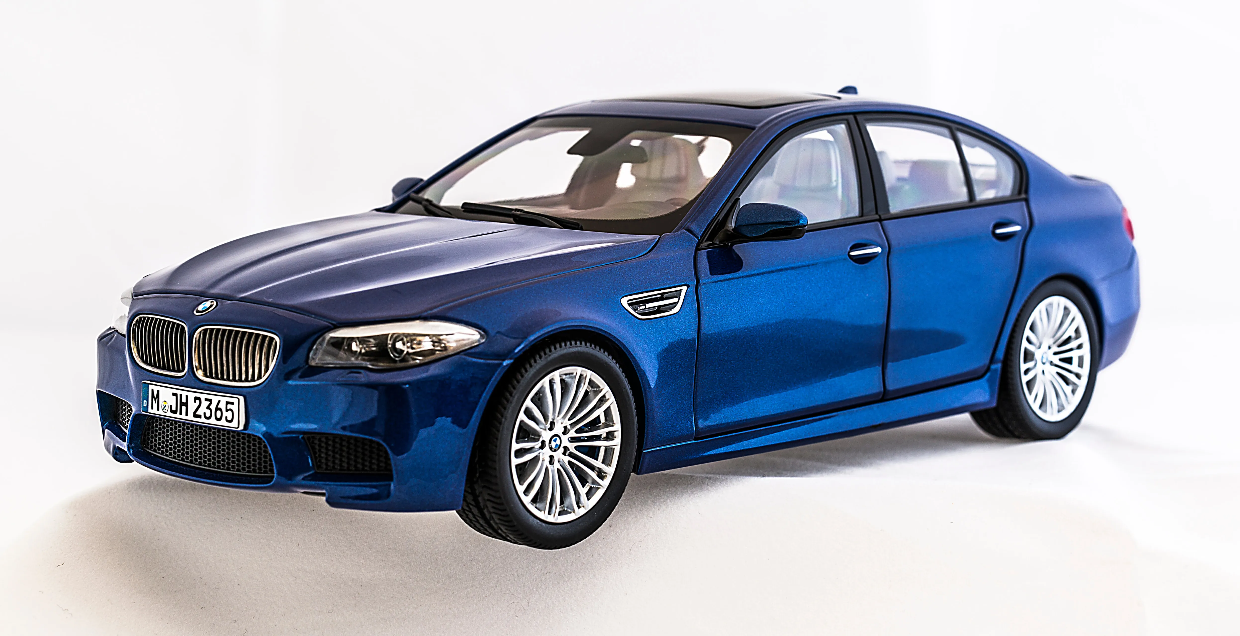 50299 bmw f10 diecast scale